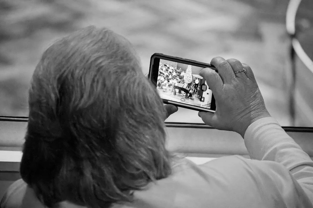 Essential Streaming Tips for Seniors Stay Connected Easily